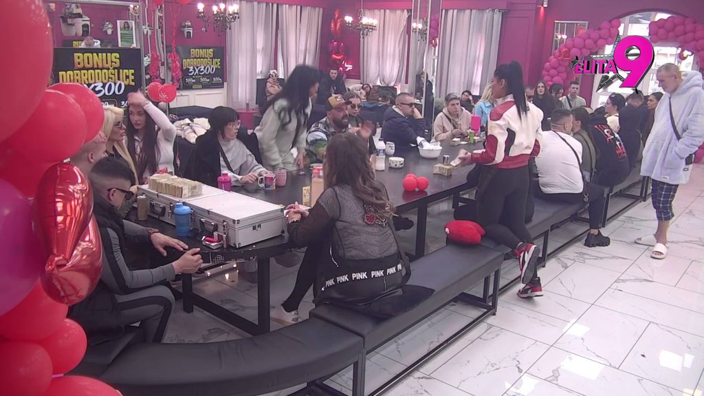 Mama te odvojila od tate, pa bi ti da moje dete razdvajaš od mene! Anita URLA IZ PETNIH ŽILA, otkrila šta je Anđelo ŽELEO DA MU SE RADI TOKOM ODNOSA! (VIDEO)