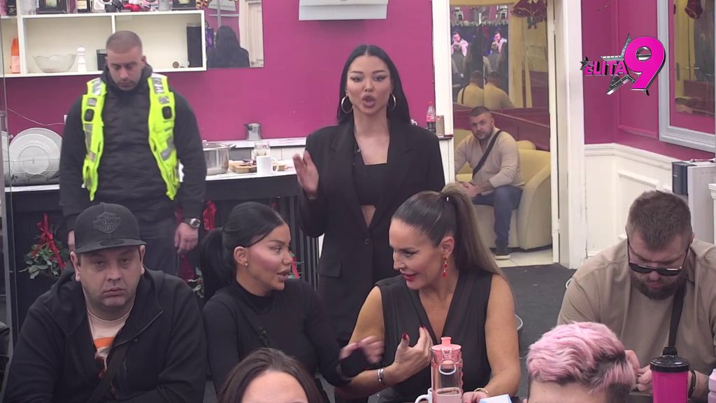 Karambol ne prestaje! Aneli ne prestaje da iznosi uvrede na Majin račun, ona je demolirala: Najlakše je da počnemo da plačemo i da sednemo (VIDEO)