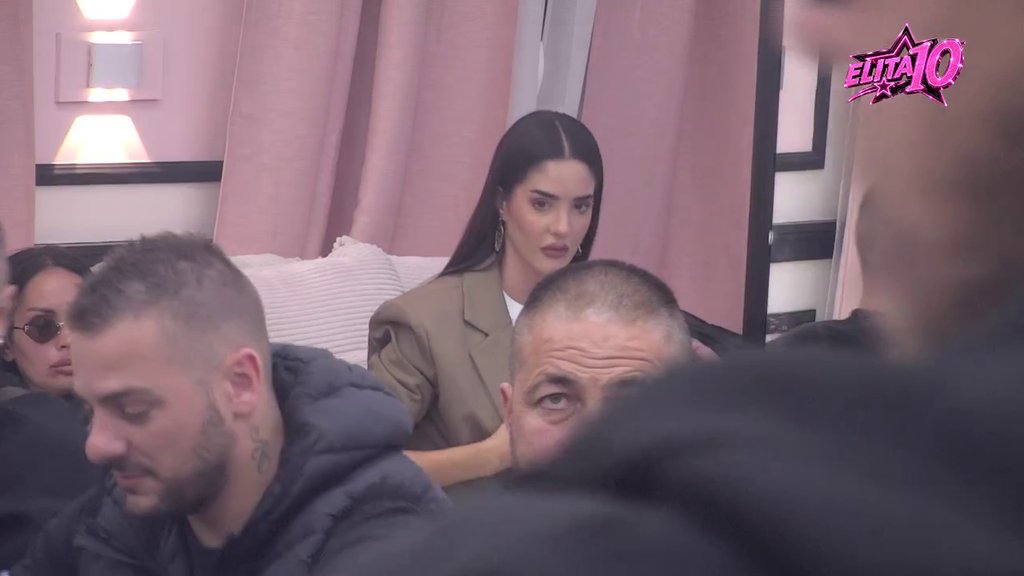 Ja bivšeg poštujem više nego što ćete se vas dvoje poštovati u dva univerzuma! Anđela zarežala na Cara, on je pecnuo tamo gde je najtanja (VIDEO)