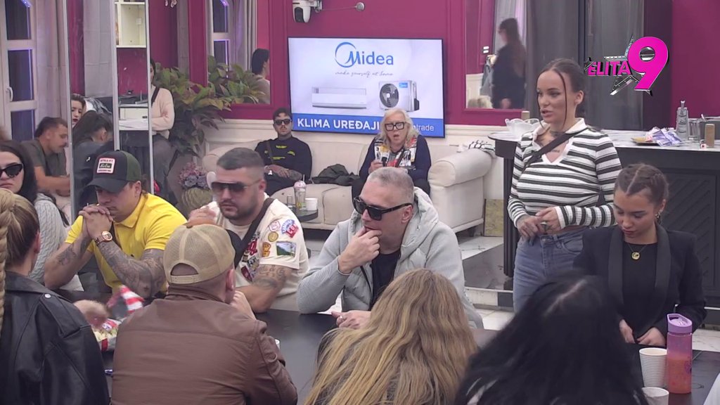 Za mene muškarac ne udara ženu: Ivan demolirao Asmina i Bebicu, Teodora pokušala da ga ponizi, pa dobila povratnu (VIDEO)