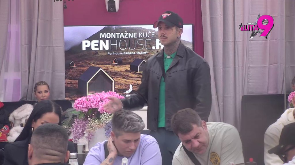 Ponovo stao u njenu zaštitu: Đukić odbranio Teodoru od Anite, Janjuš žestoko izvređao Bebicu jer se ponižava! (VIDEO)