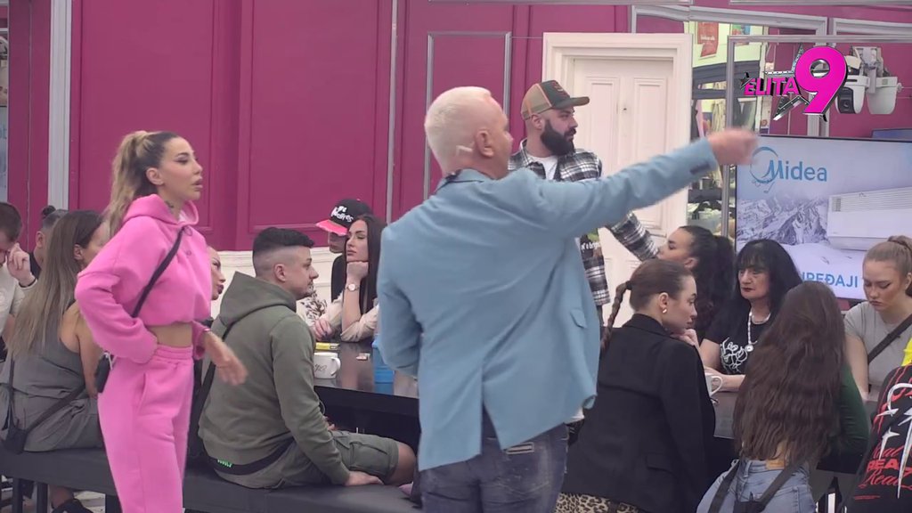 OSUDE SA SVIH STRANA: Ivan udario na Aneli i Maju zbog pomirenja i druženja, njih dve skočile i branile svoje prijateljstvo (VIDEO)