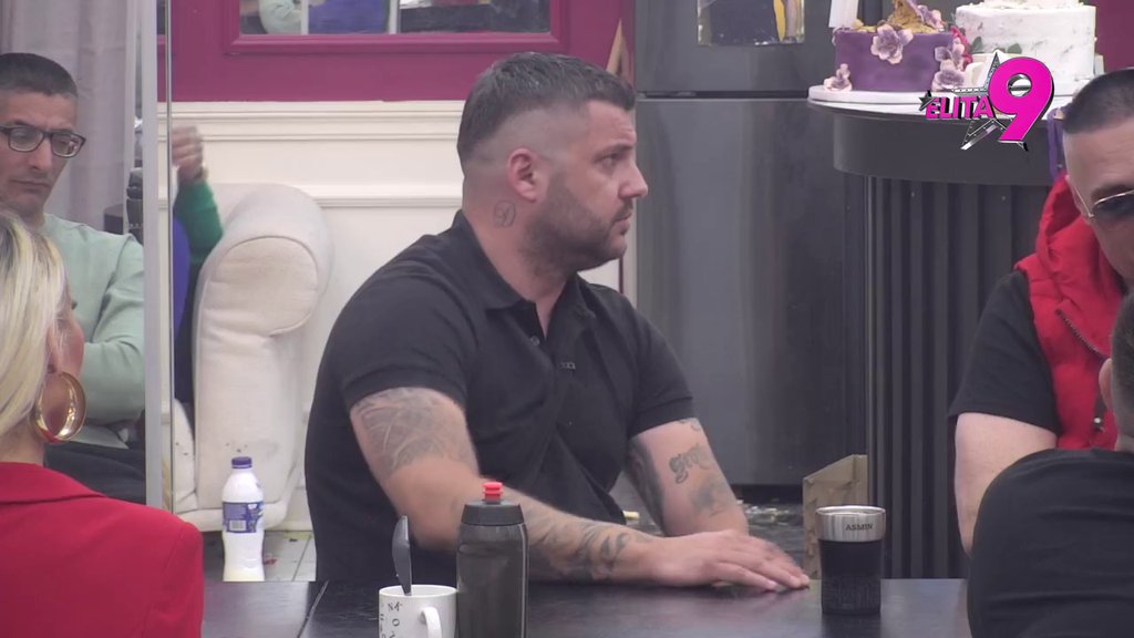 ŽELI DA BUDE MAJINA I MOJA ŽRTVA: Asmin žestoko potkačio Aneli, istakao da mu se sveti preko deteta, pa spomenuo Marinkovićevu: KIVNA JE ZBOG NAŠEG ODNOSA! (VIDEO)