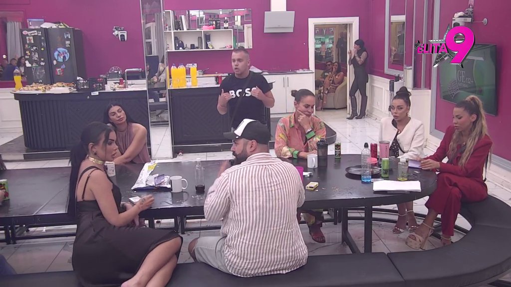 Ovo priča Luka koji je hteo Asminu KUĆU DA ZAPALI: Obezbeđenje opkolilo Anitu i Vujovića, udarili zajedno na Staniju, ona obrisala patos s njima: Tajno se slikao s Norom i slao FANATICIMA (VIDEO)
