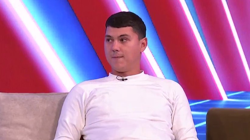 Kaže sinu da je gleda u Eliti, a ona tamo snima p*rniće! Ena Čolić urnisala Anitu i Luku: Njegov sin je zreliji i pametniji od njega!