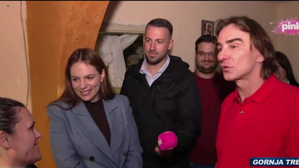 POMOĆ STIGLA U NAJTEŽEM TRENUTKU! Željko Mitrović zakucao na vrata samohrane majke ŠESTORO DECE: Pokloni i pola miliona dinara za porodicu Jovanović (FOTO+VIDEO)