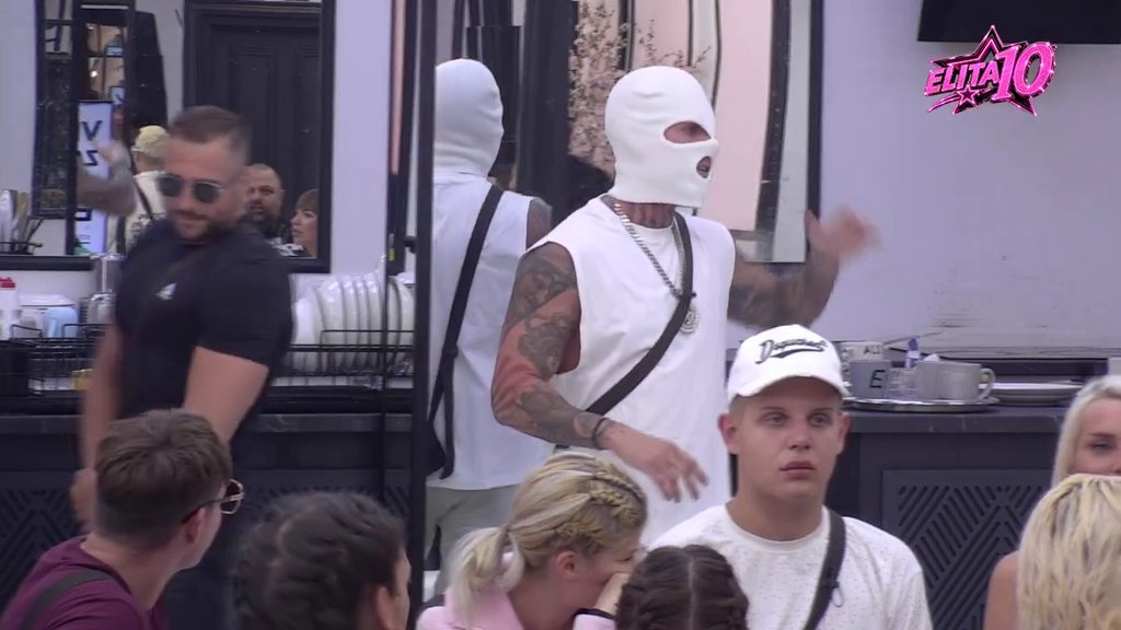 Stigao Elito u Belu kuću: Družina Pere Kvržice unakazila Poršelinu, ona ludi na sav glas! (VIDEO)