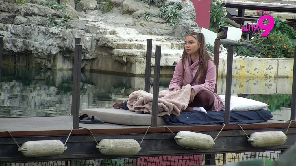 Ovo mesto je sigurna luka! Sara Stojanović nakon plakanja VEGETIRA na doku (VIDEO)