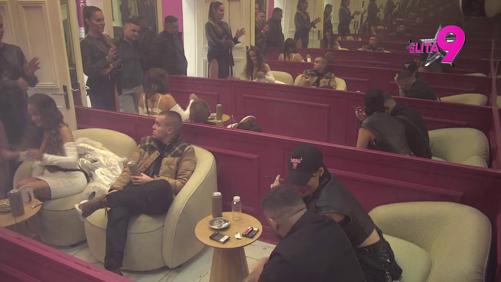 Ljubi se sa Lukom, a gleda u Anđela: Žestoka trač partija o Aneli Ahmić, provalili njene kvarne namere! (VIDEO)