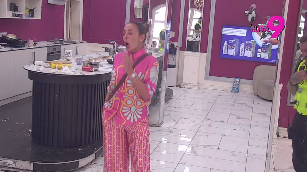 Rat Kačavende i Asmina trese Belu kuću: On gnusim prozivkama i psovkama udara na njene sinove, Milena preti i urla na sav glas! (VIDEO)