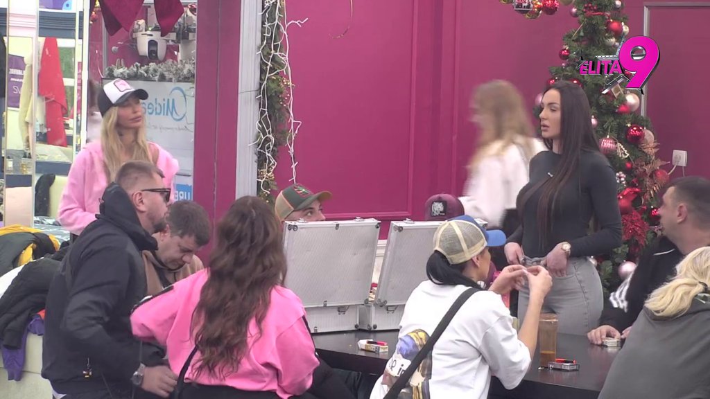 PUŠILA SI TRAVU SA 12 GODINA I U TRUDNOĆI! Aneli nastavila da urniše Hanu, Neriu poručila: Majka ti svaki dan plače zbog tebe! (VIDEO)