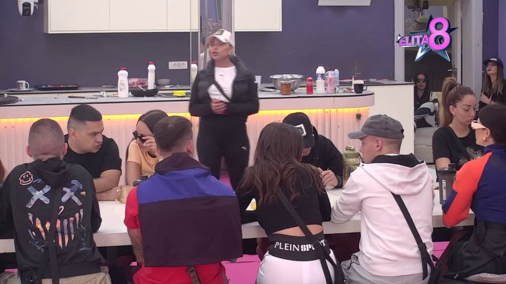 RASTAVILA JE NA ČINIOCE! Sofija misli da je Sanja na sve načine pokušavala da sakrije njihovo poznanstvo, Marko skočio kao oparen, pa dao sve od sebe da odbrani čast svoje devojke! (VIDEO)