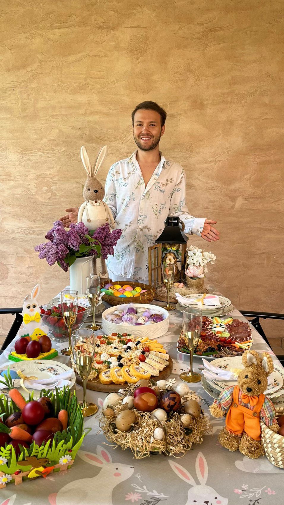 U sećajnju mi je kako pobeđujem u tucanju jajima: Joca novinar za Pink.rs progovorio o proslavi Vaskrsa, pa otkrio: Mama i snaja su bile zadužene za bogatu trpezu! (FOTO)