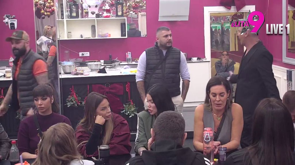 Slomila se u paramparčad: Udruženje Luke i Alibabe totalno demoliralo Aneli, ne može da dođe sebi od bola! (VIDEO)