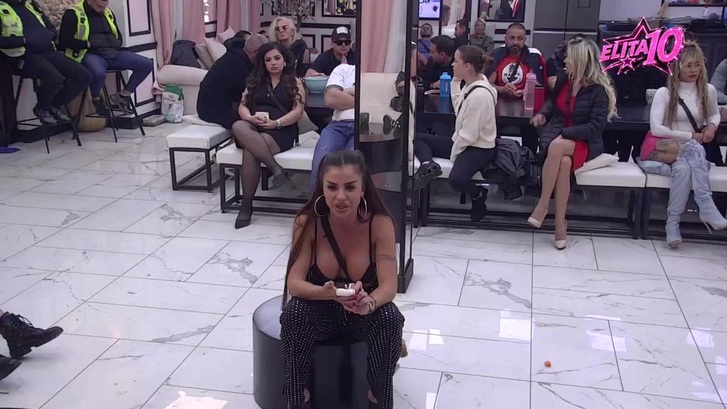 Svaljuje krivicu na druge i kada je kriv: Sanja na ivici suza progovorila o odnosu sa Markom, istakla da je satkan od mana, pa priznala da je nije dostojan! (VIDEO)
