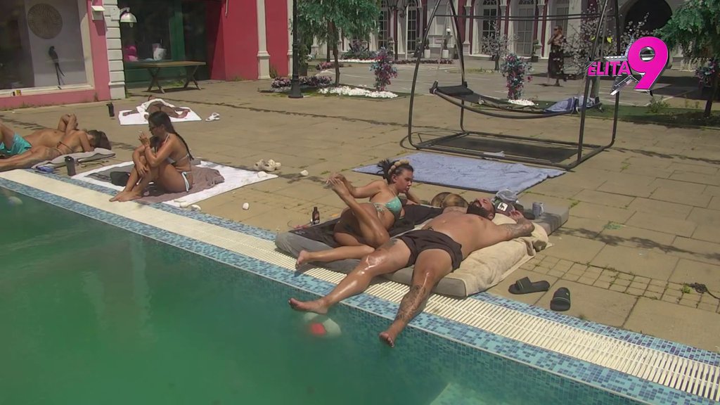SUNCE, BAZEN I ZGODNA TELA: Učesnici se skinuli, pa pokazali čime poseduju, mame uzdahe! (VIDEO)