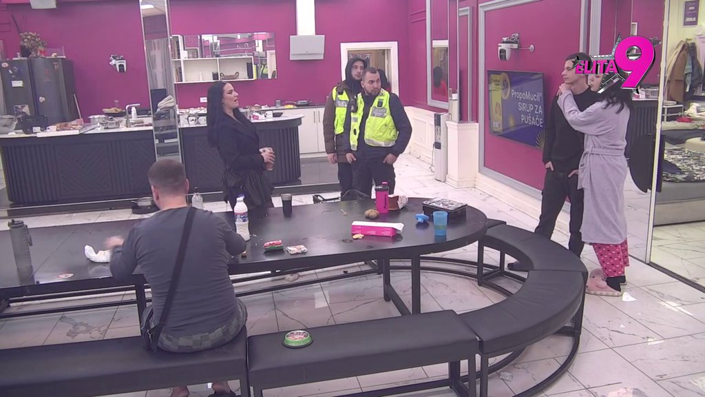 Pala mu roletna! Ivan prekinuo Sandrino mafijanje, jednim pitanjem je matirao, ona se prešaltala na Hanu i Nerija (VIDEO)