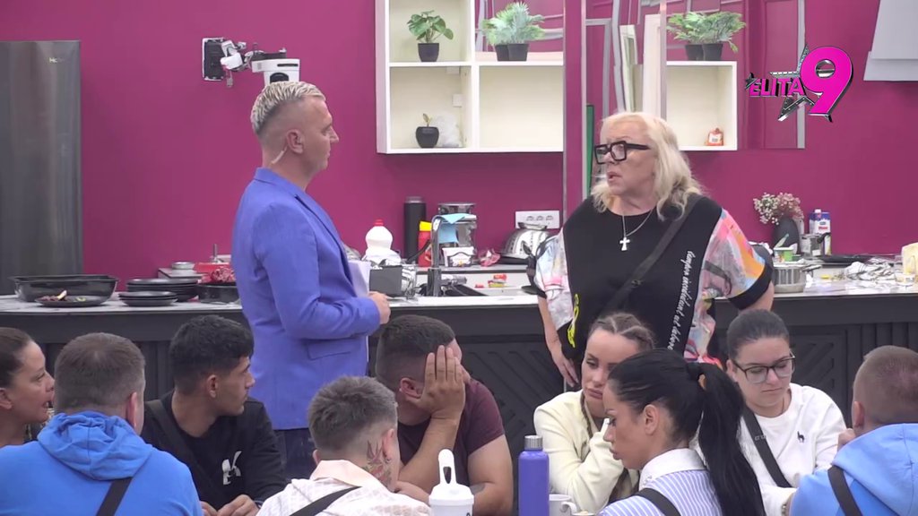 Luka otkrio koje devojke je zapratio iza Anelinih leđa, Kačavenda progovorila o odnosu sa Zoricom, Markovićka ZAPENILA: Ona mi je ravna linija, ako me bude čačkala, videćemo! (VIDEO)
