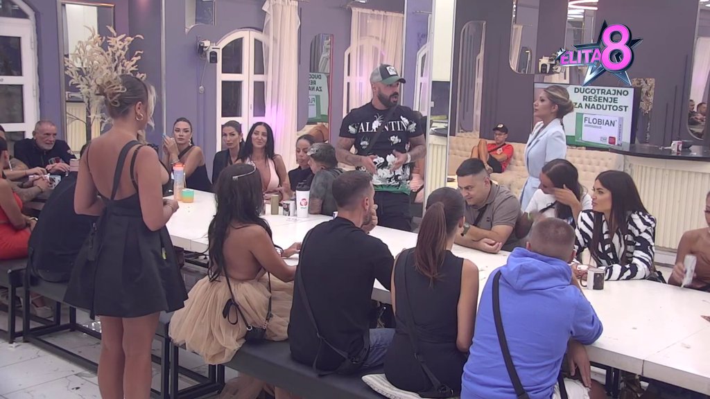Zamenio je kraljicu za DVORSKU LUDU: Anđela urnisala Luku, a onda je Sofija otkrila da je PONOSNA na Sandru jer nije bila TREĆA u odnosu (VIDEO)
