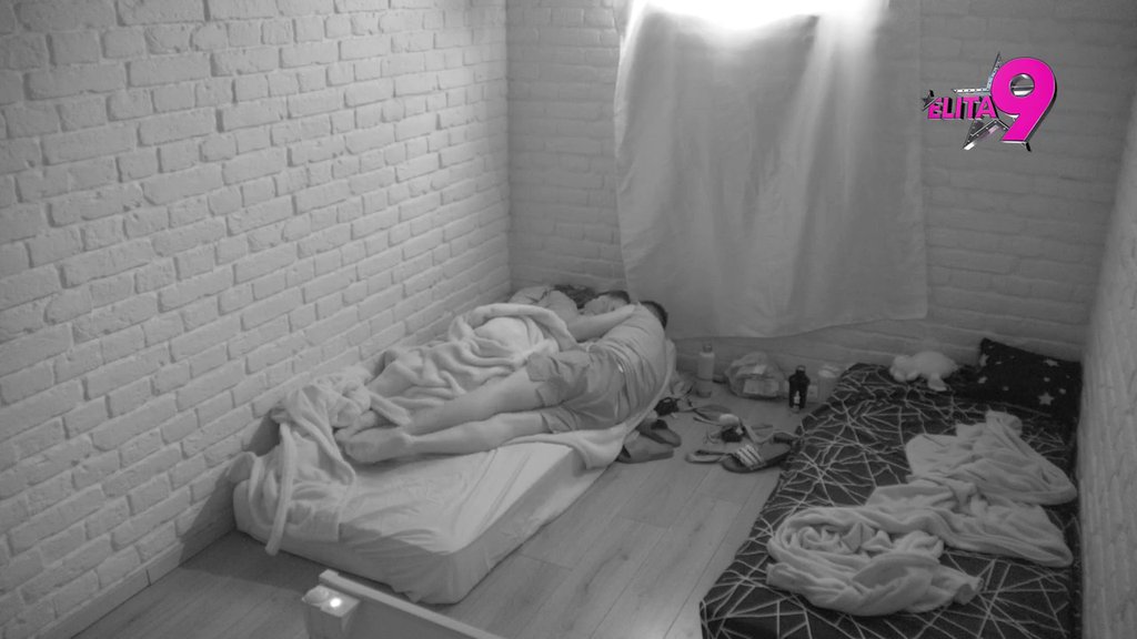 PALO POMIRENJE! Teodori popustile kočnice, ljubi se sa Bebicom, PUCA IZOLACIJA! (VIDEO)