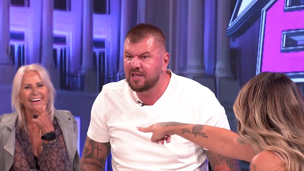 ŠOK NAD ŠOKOVIMA! Janjuš upao u emisiju, pa žestoko ZARATIO sa Aneli, pljušte teške prozivke na sve strane: Bolje da ćutiš da večeras ne bi tražila drugi stan! (VIDEO)