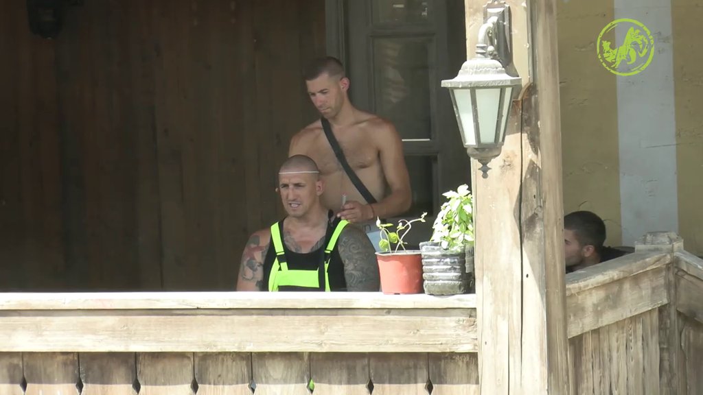 'JAO KADA TEBE ŠIŠAM, KAO DA DRŽIM BOMBU U RUCI' Kristijan zamolio Božu da mu pomogne oko FRIZURE, on pretrnuo od STRAHA (VIDEO)