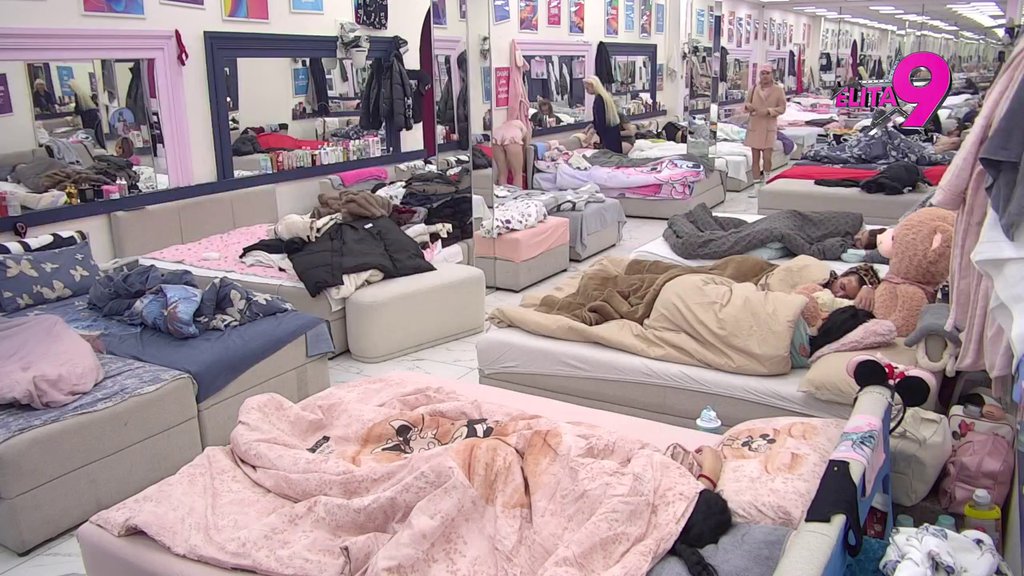 MRTVO MORE! Učesnici Elite ne mrdaju iz kreveta, evo ko je jedini uspeo da ustane! (VIDEO)