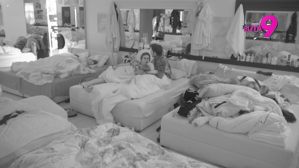 PEČATIRAO JE! Filip radi punom parom, Anitini uzdasi odzvanjaju spavaćom sobom! (VIDEO)