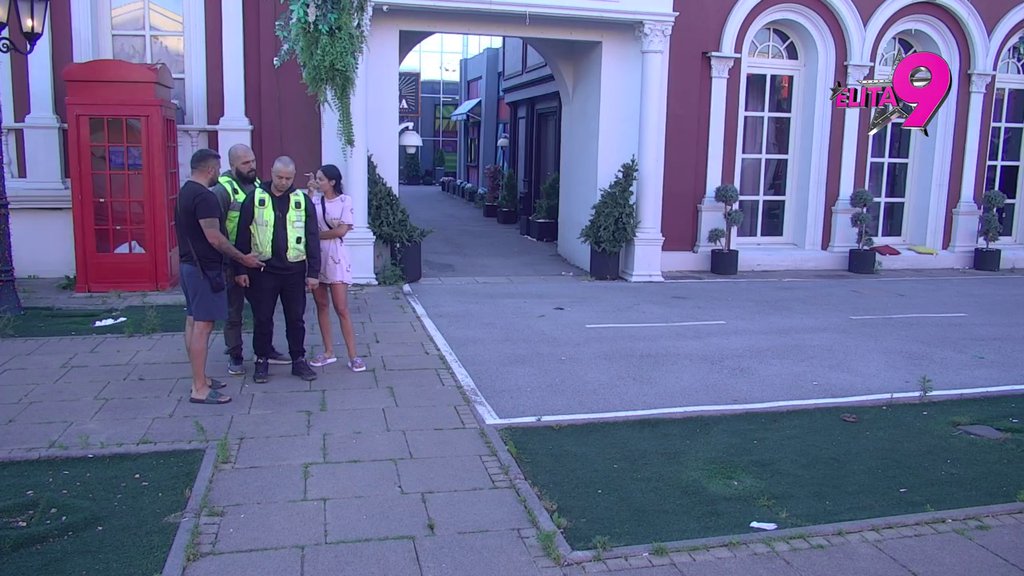 OBEZBEĐENJE NAPRAVILO ŽIVI ZID: Asmin i Maja ponovo u klinču, nastavljaju da ponižavaju jedno drugo! (VIDEO)