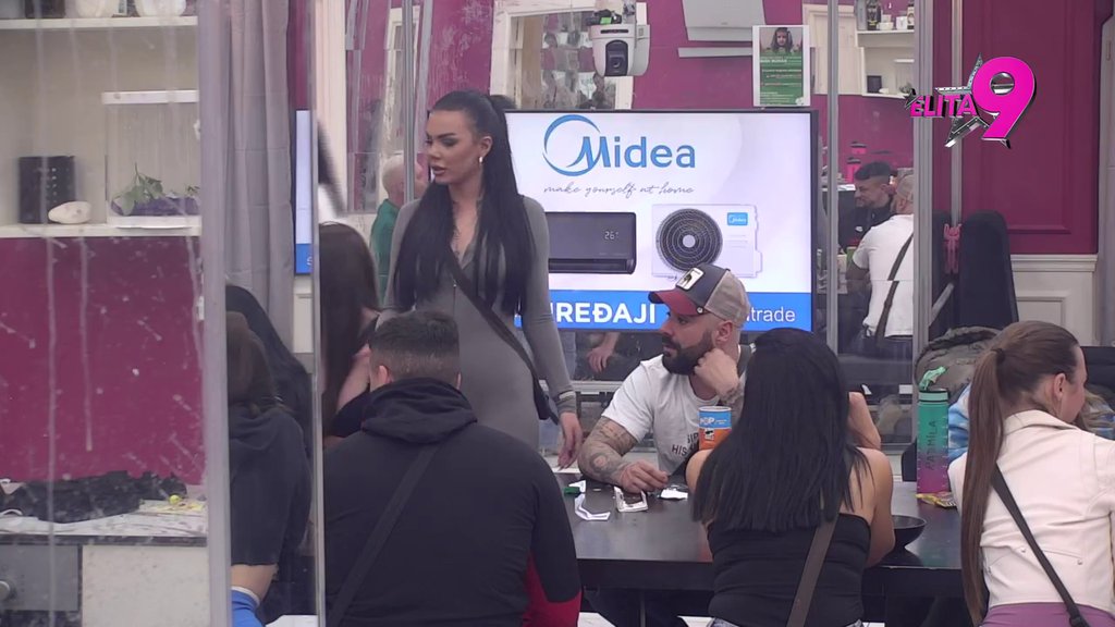 Lukica zna, vidiš kako odmah gleda: Aneli otkrila koja pesma je još njena i Lukina, Vujović skočio: Kada je ušla ovde... (VIDEO)