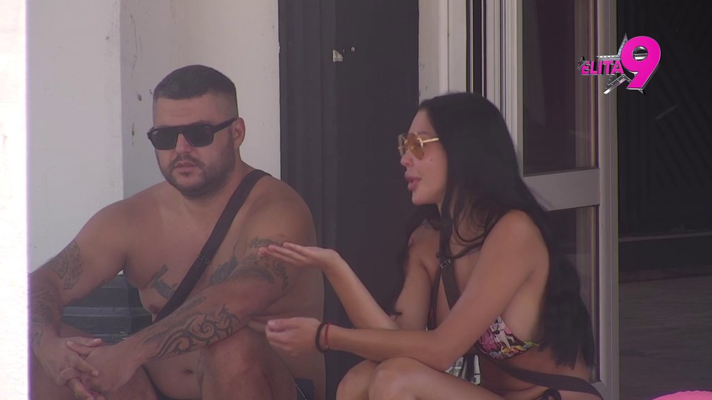 Pevao je 'Stara ljubavi sa mnom ostani' i sanjao jednu MALU CRNU! Maja URNIŠE Asmina, on se požalio: Nabije mi masku da ne vidim nikog! (VIDEO)