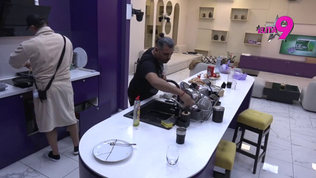 Haos u Odabranima! Bora zaurlao na Anastasiju, neće da čuje za nju: Ova mala klošarka što smrdi na pohovane piliće! (VIDEO)