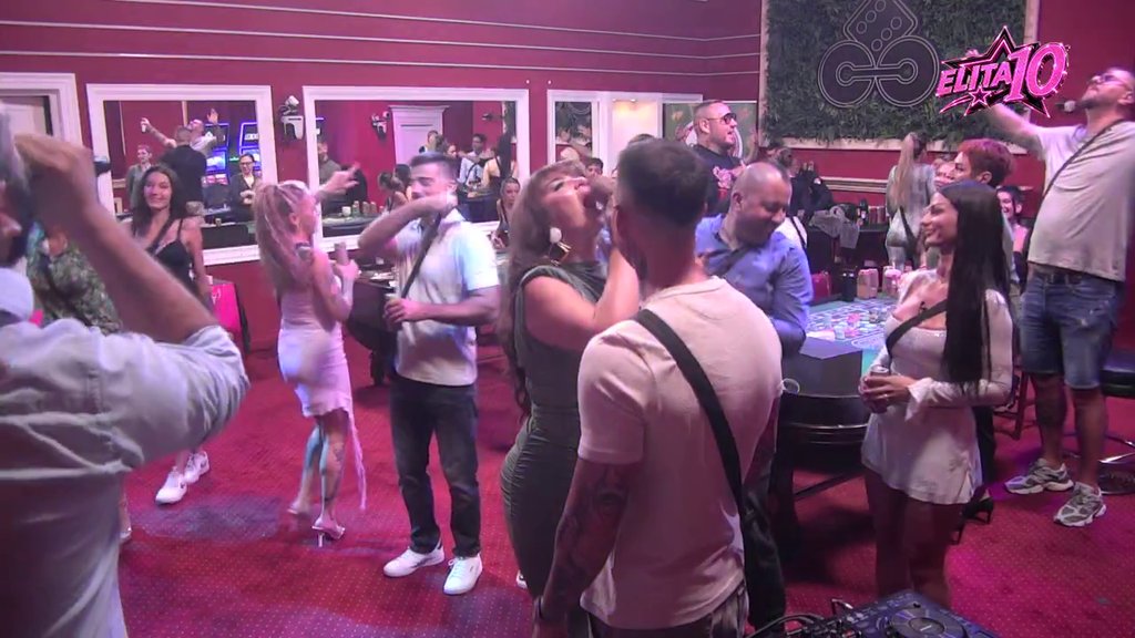 OZVANIČILI VEZU! Đukić napokon PRIZNAO Aneli za devojku, napravio joj ljubomornu scenu zbog Janjuša, a onda PAO S*KS (VIDEO)