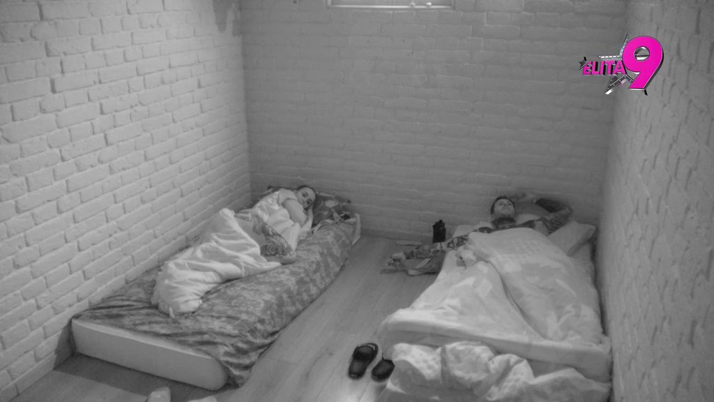 Kako je čudno da se s nekim svaki dan gledaš, a ne pričaš: Đukić i Teodora nikad brže našli zajednički jezik, pa otpočeli upoznavanje! (VIDEO)