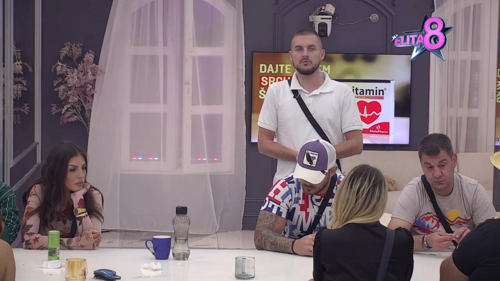 Dokazao je da je nasilnik: Slađa raskrinkala Marka i Sanju, otkrila sve što joj je Grujićeva rekla u poverenju pa pomenula njegovu majku: Rekla je da će razdvojiti sina od ku*vetine (VIDEO)
