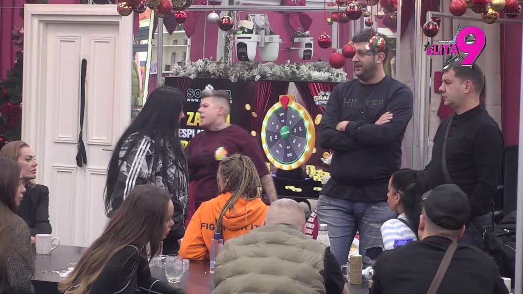 Sa 70 godina priča da će celog da ga stavi u usta: Matora obelodanila vruće razgovore Milosave i Jovana Rajića, nastao haos u Beloj kući! (VIDEO)