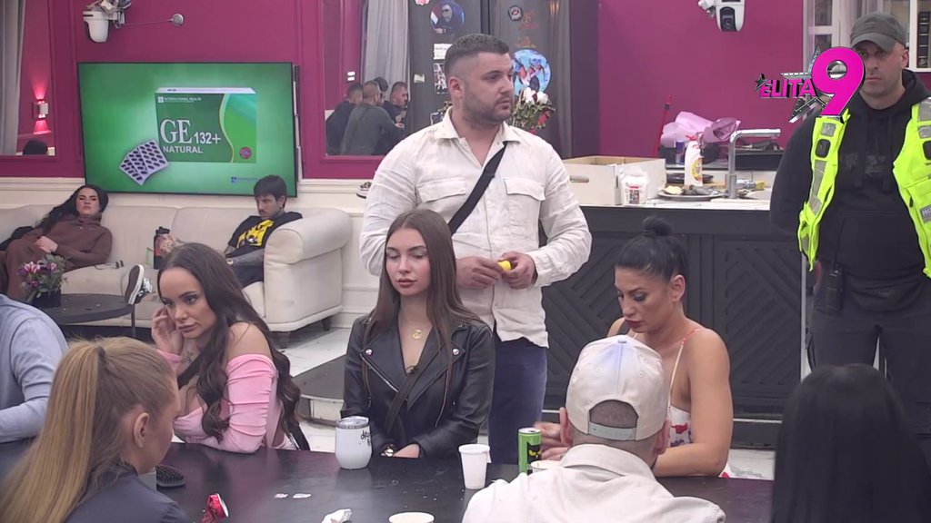 Ne viđaš ćerku, sva sreća da je kod majke: Kačavenda promenila ploču, pa zbog rata sa Alibabom podržala Aneli! Sevaju gnusne uvrede (VIDEO)