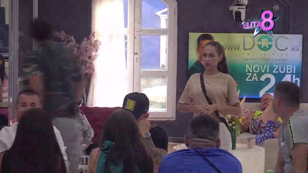 Zamenio kraljicu za dvorsku ludu: Sofija nemilosrdno ponizila Luku zbog Aneli, on joj uzvratio Milicom Veličković, pa Terzu vratio na fabrička! (VIDEO)