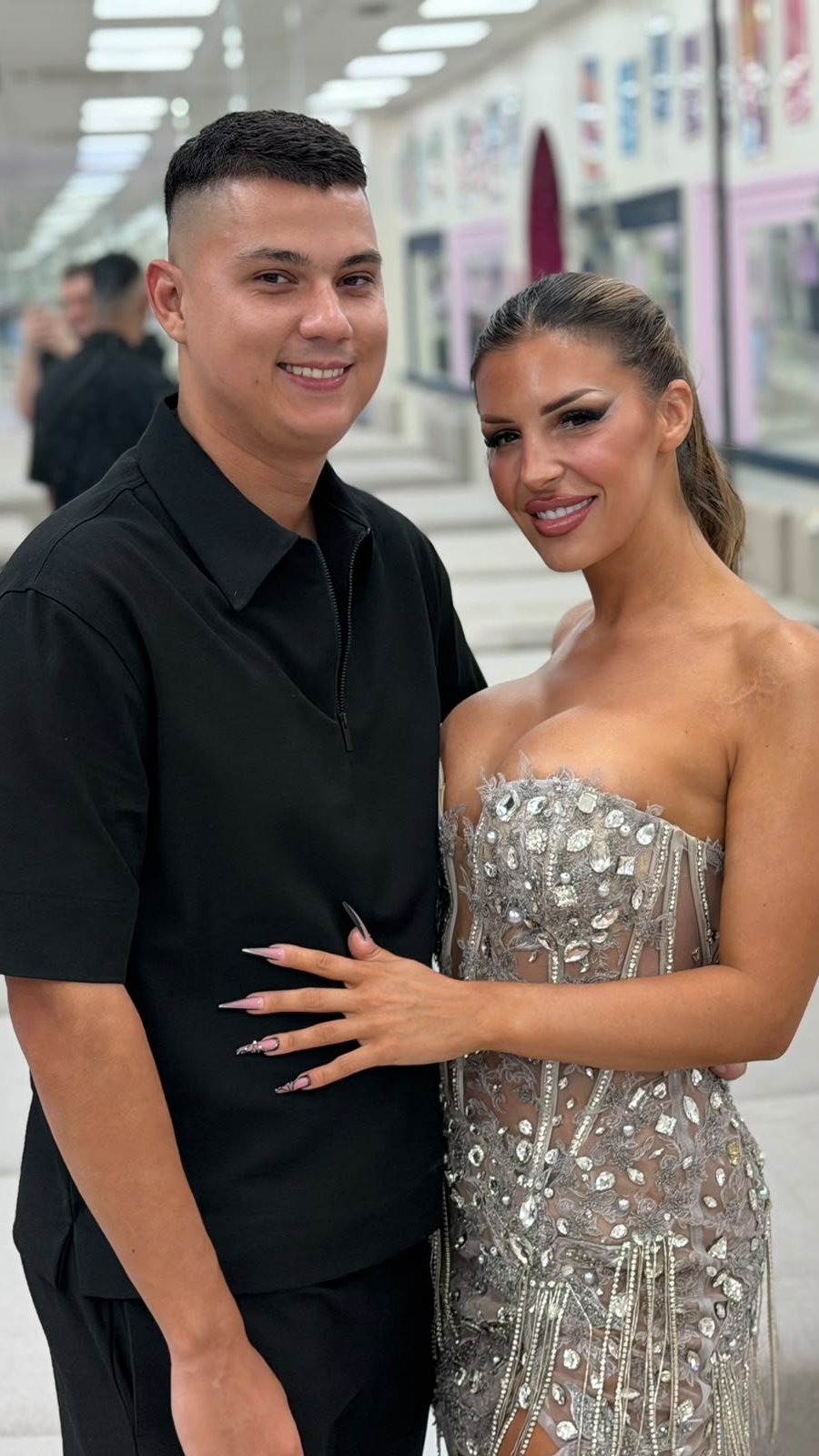 ZLATA PETROVIĆ SA NAJMILIJIMA NA OKUPU: Tu su Miki Dudić, Jovan Pejić i Ena i unuka, povod je PREDIVAN (FOTO)