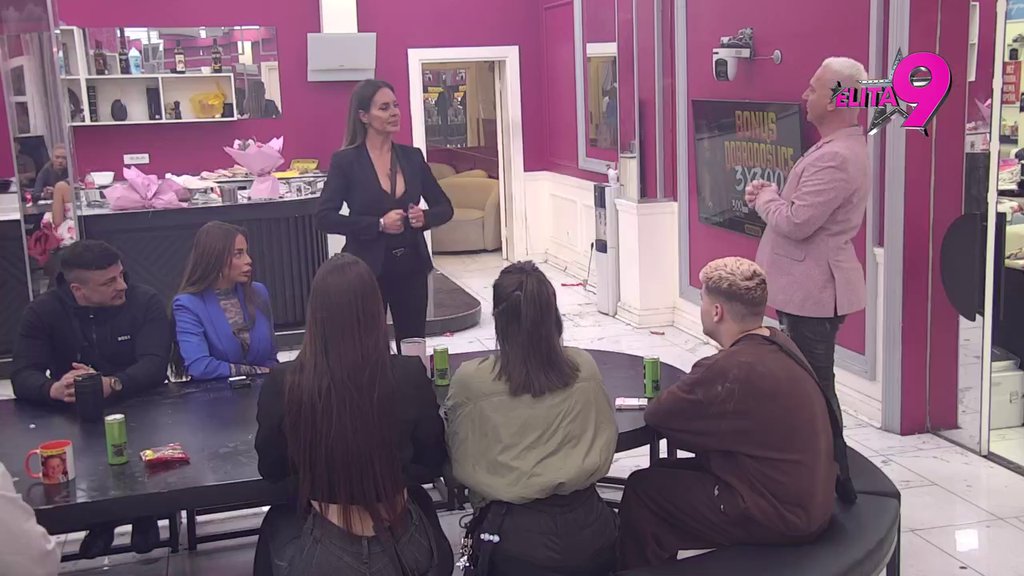 Mama sinu pokazuje k*tu... Rat do istrebljenja Kačavende i Asmina ne jenjava, ona zbog ovih reči najavila HAOS (VIDEO)