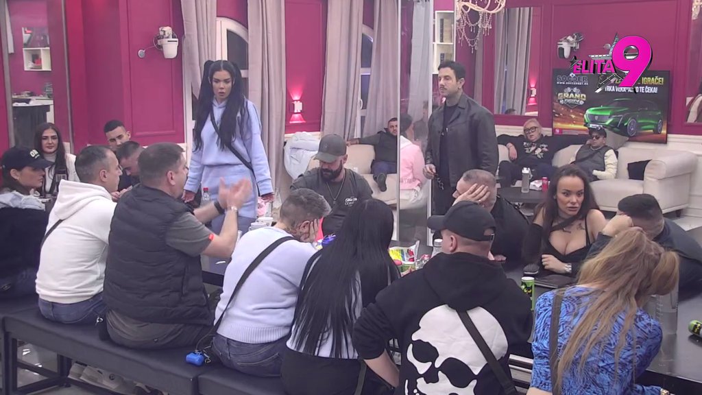 Poznat si po abortusima i što fejk praviš decu: Janjuš pogodio Anitu u centar, pa dobio žestoku povratnu, Đukić dao svoj sud: Hoće da ga menja, a svideo joj se ovakav! (VIDEO)