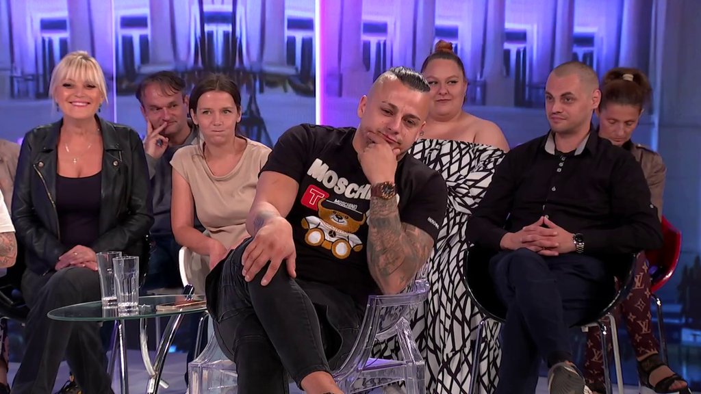 Peja će počupati kosu s glave: Munjez podgrejao sumnje da on i Ena Čolić nisu samo drugari, ovo nije niko očekivao! (VIDEO)