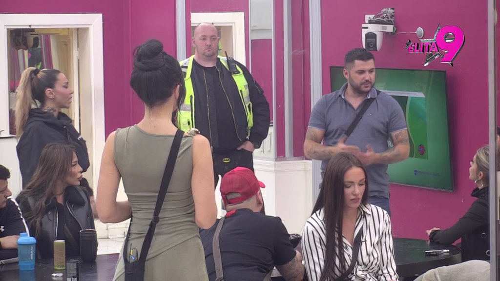 NEMA DALJE! Asmin potonuo u svojim lažima, do juče branio Staniju kako nije znala za njegov brak sa Aneli, a sada je optužio da joj je gledala TikTok pre nego što su uplovili u vezu (VIDEO)