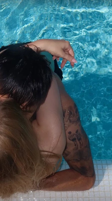 INTIMNI KADROVI ĆERKE IVANA MARINKOVIĆA! Lena, naslednica Goce Tržan, objavila fotku s dečkom: Čvrsto ga grli u bazenu, dok je on ljubi (FOTO)