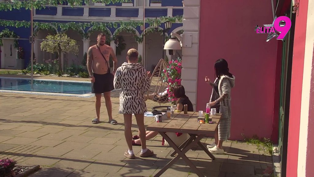 Rešio da mu ispuni sve želje: Uroš pitao Janjuša da li na rođendan da mu dođe kao muškarac ili žena (VIDEO)