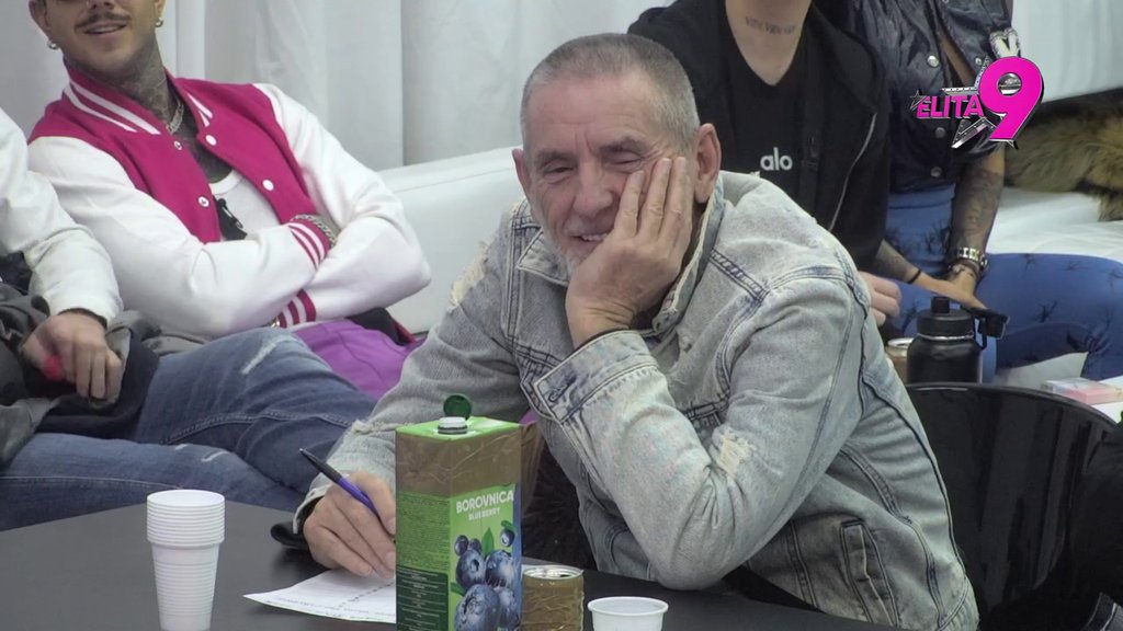 Popadali od smeha: Aneli na urnebesan način dočarala Lepog Miću, pokazala svoje glumačke sposobnosti! (VIDEO)