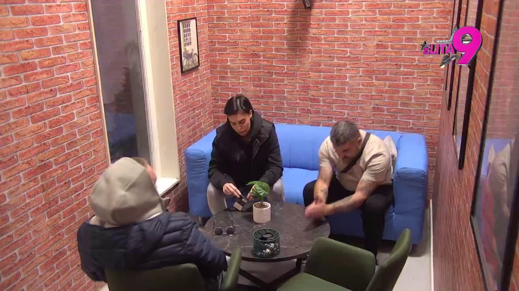 Napravio ih ludima očas posla: Alibaba totalno promenio ploču i sklonio temu sa njega i Mine, pa odlučio da zajedno s Dačom tonu u propast do kraja! (VIDEO)