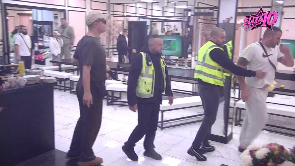 Doživeo pomračenje: Mirko krenuo i na Karla, izvređao ga kao nikog do sad! (VIDEO)