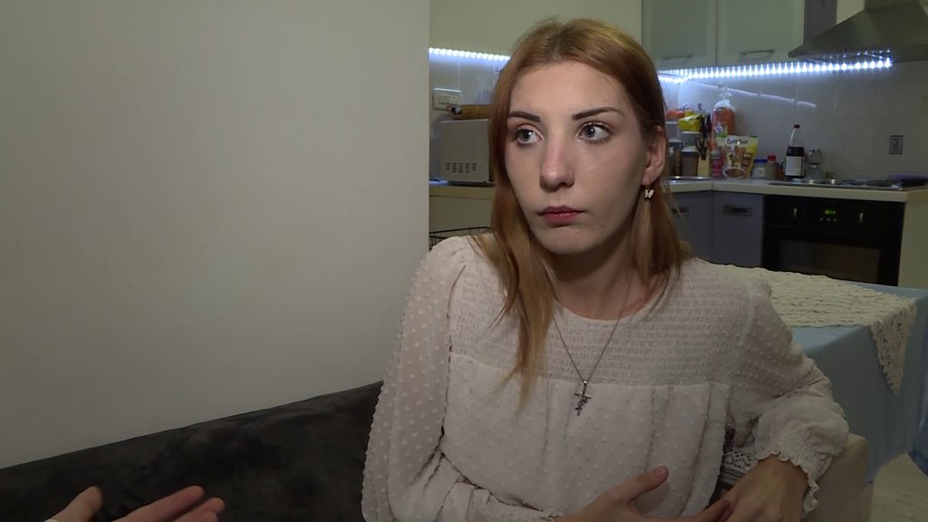 Nema kome nije dužna pare, ne sme ona u Hrvatsku da uđe: Neriova Hana progovorila u Sitinim mutnim radnjama  i BEDNIM dnevnicama koje je isplaćivala rođenom sinu (VIDEO)