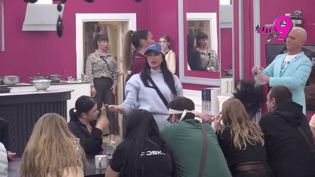 Mrš, izdajice porodice: Aneli pala roletna i iz petnih žila zaurlala na Neria, Kačavenda osula rafalnu paljbu po njoj i Siti! (VIDEO)